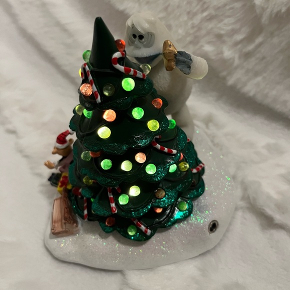 Vintage Hawthorne Village “Bumble & Christmas Town Tree” lighted figurine - Picture 4 of 8
